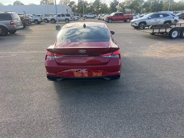 2023 Hyundai Elantra SEL photo 4