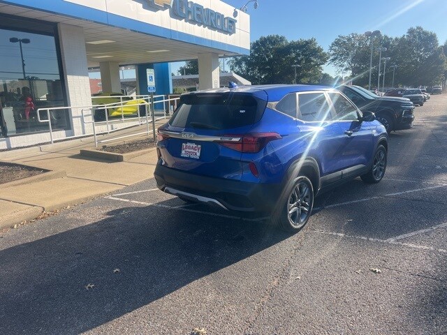 2023 Kia Seltos LX photo 4