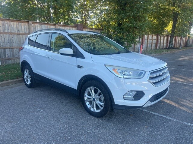 2019 Ford Escape SEL photo 3