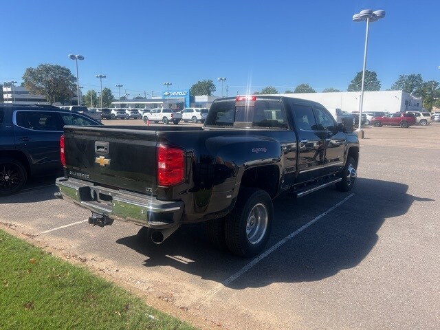 2017 Chevrolet Silverado 3500HD LTZ photo 4