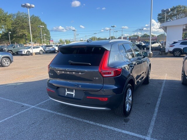 2022 Volvo XC40 Momentum photo 4