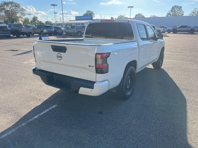 2022 Nissan Frontier SV photo 2