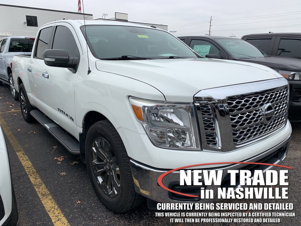 2019 Nissan Titan SV's photo
