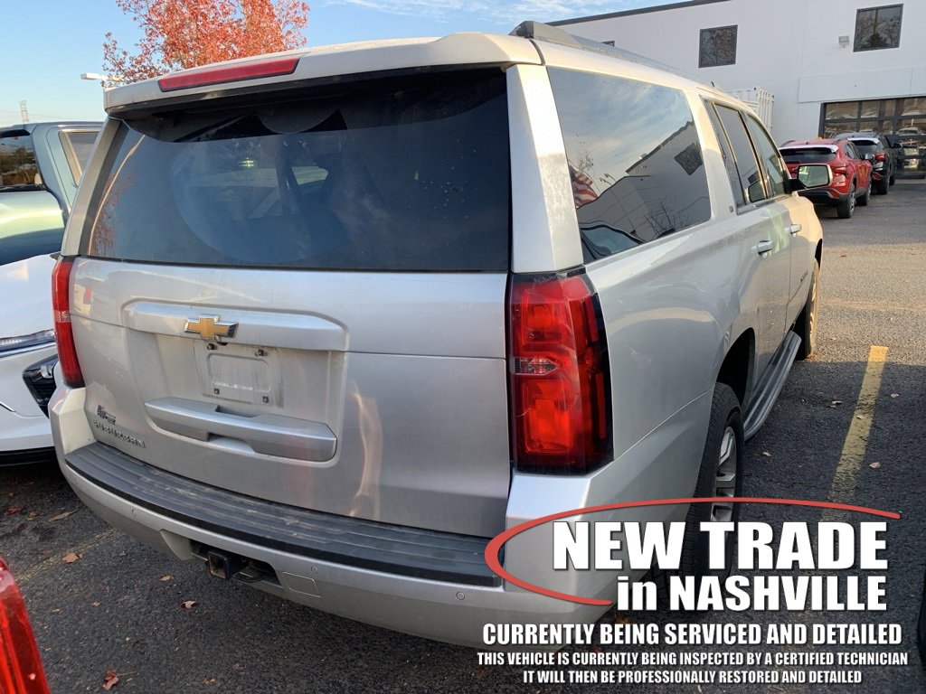 2019 Chevrolet Suburban LT photo 2