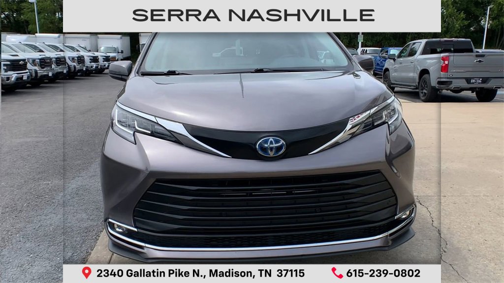2021 Toyota Sienna XLE photo 3