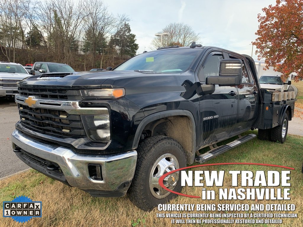 2024 Chevrolet Silverado 3500HD LT photo 2
