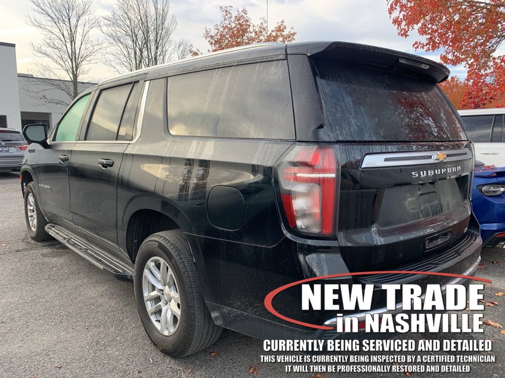2024 Chevrolet Suburban LT photo 2