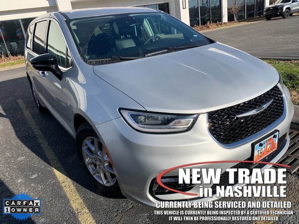 2024 Chrysler Pacifica Touring L's photo