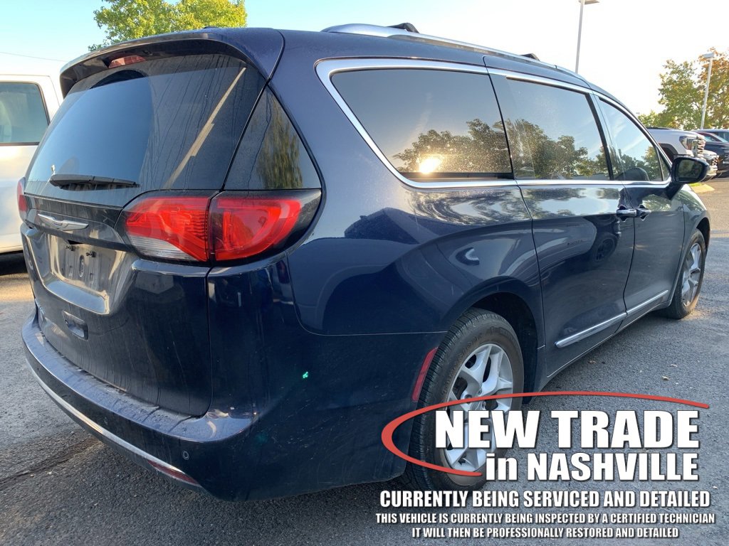 2020 Chrysler Pacifica Touring L photo 3