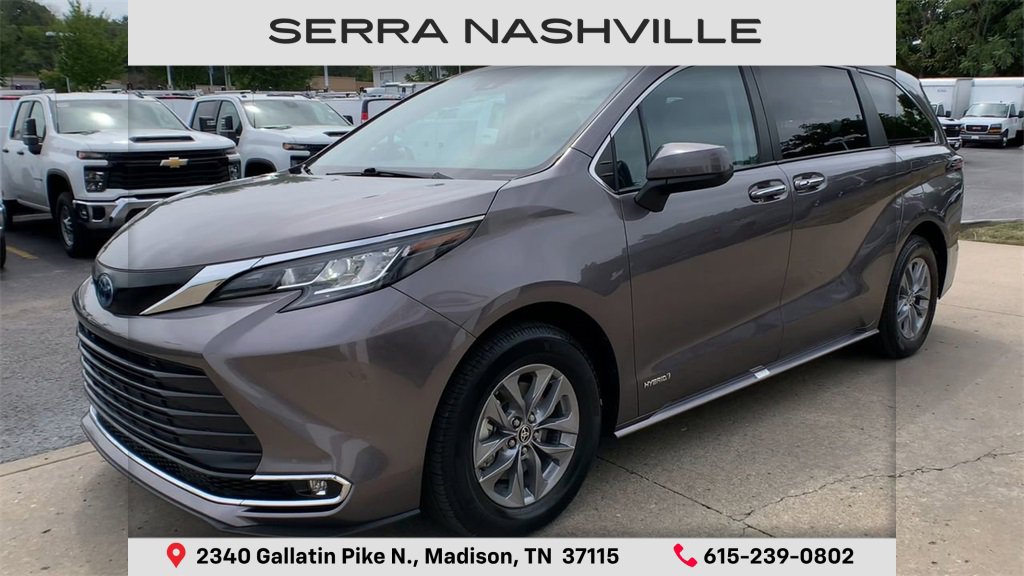 2021 Toyota Sienna XLE photo 4