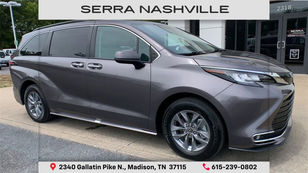2021 Toyota Sienna XLE photo 2