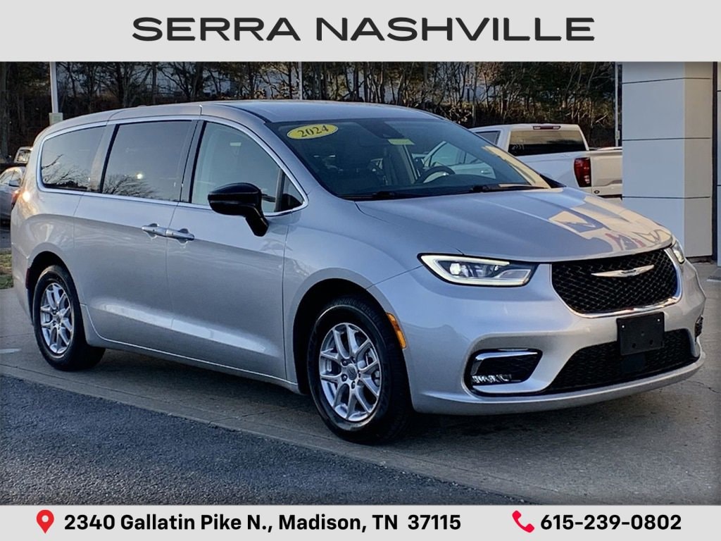 2024 Chrysler Pacifica Touring L's photo