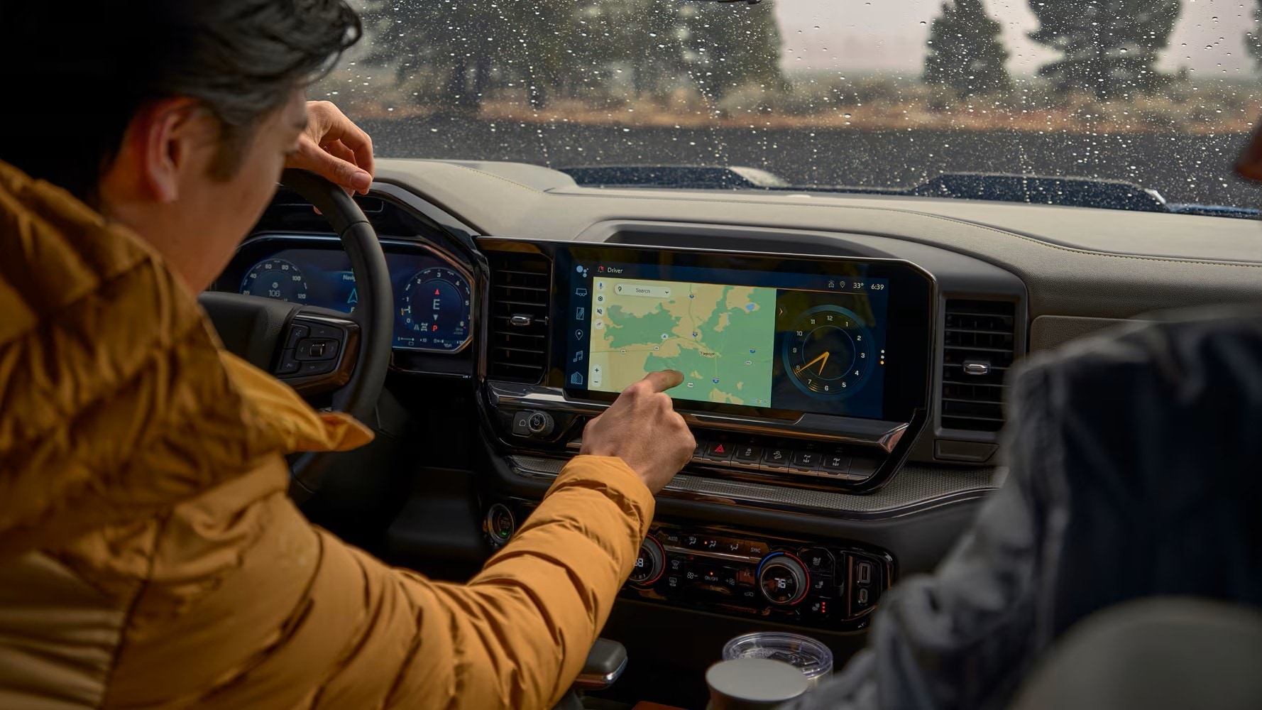 13.4 inch touchscreen displa with built-in Google apps