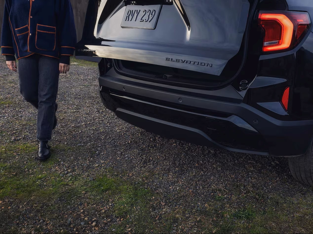 Available AutoSense power liftgate automatically opens when you approach with the key fob—hands-free convenience for loading gear, groceries, or luggage with ease.