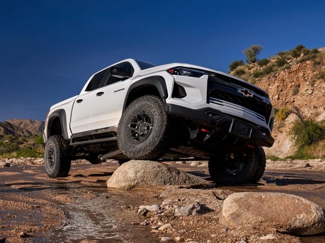 2026 Chevrolet Colorado Trail Boss summit white on rocks