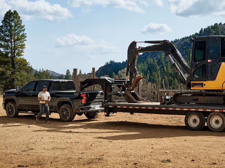  Silverado HD towing capacity demonstration pulling trailer