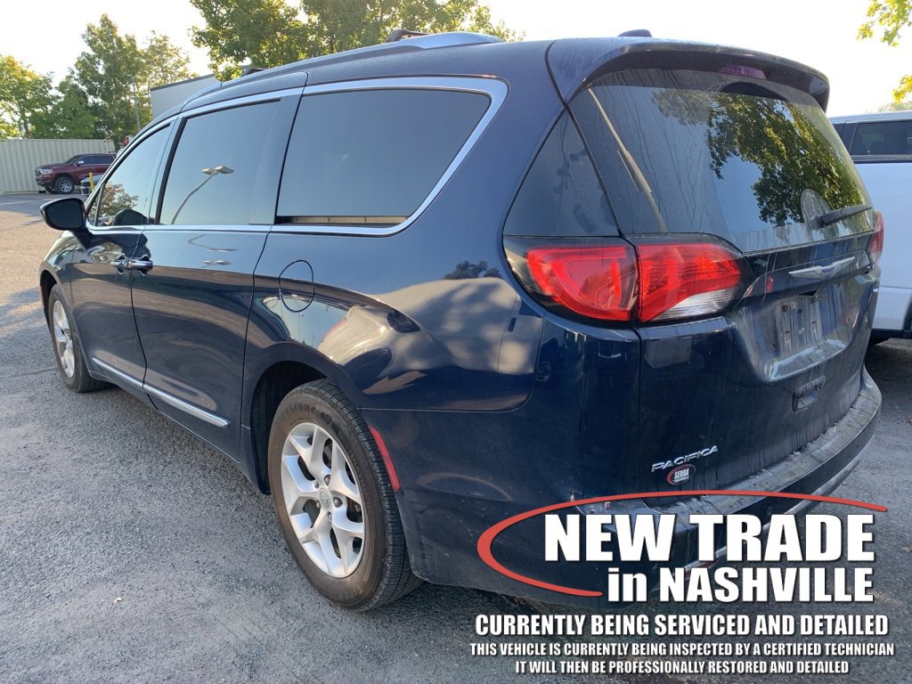 2020 Chrysler Pacifica Touring L photo 2