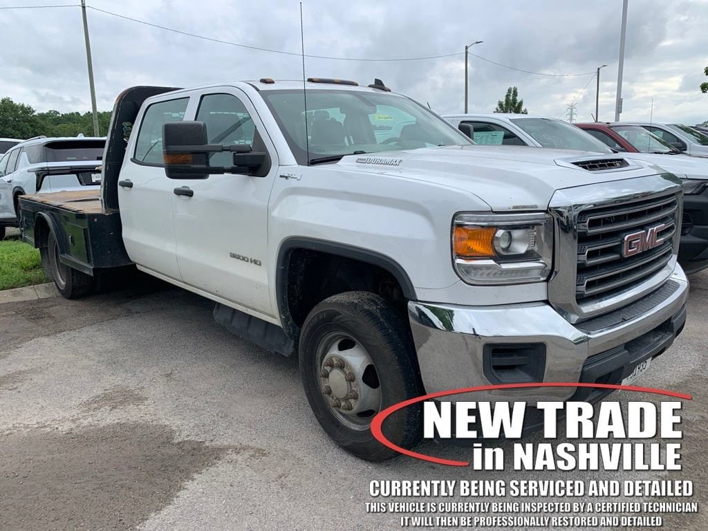 2018 GMC Sierra 4WD Crew Cab Chassis's photo