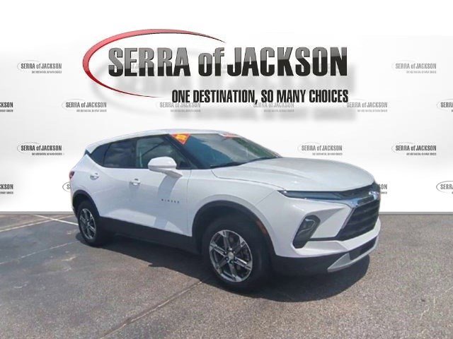 2025 Chevrolet Blazer 2LT photo 2