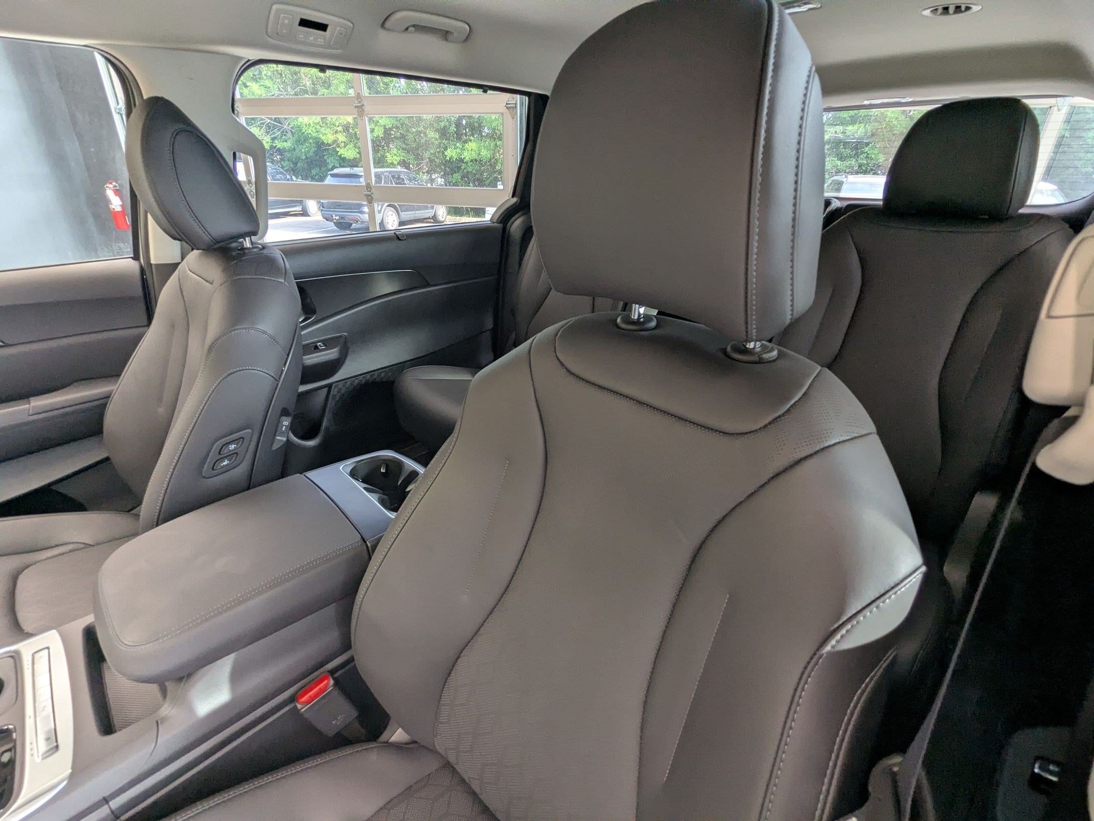 2027 Kia Carnival EX - Photo 9