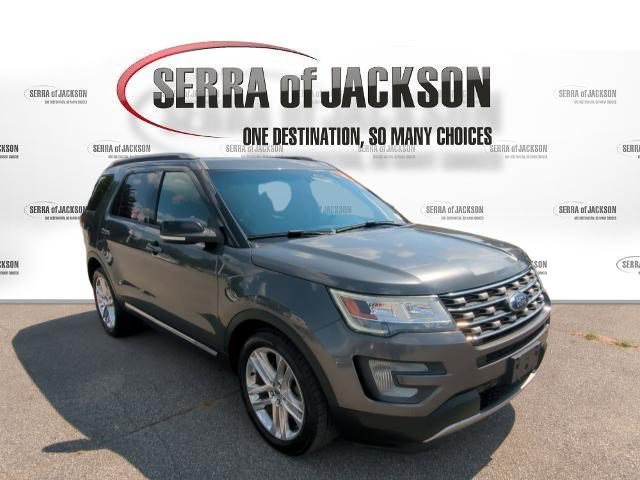 2017 Ford Explorer XLT photo 2