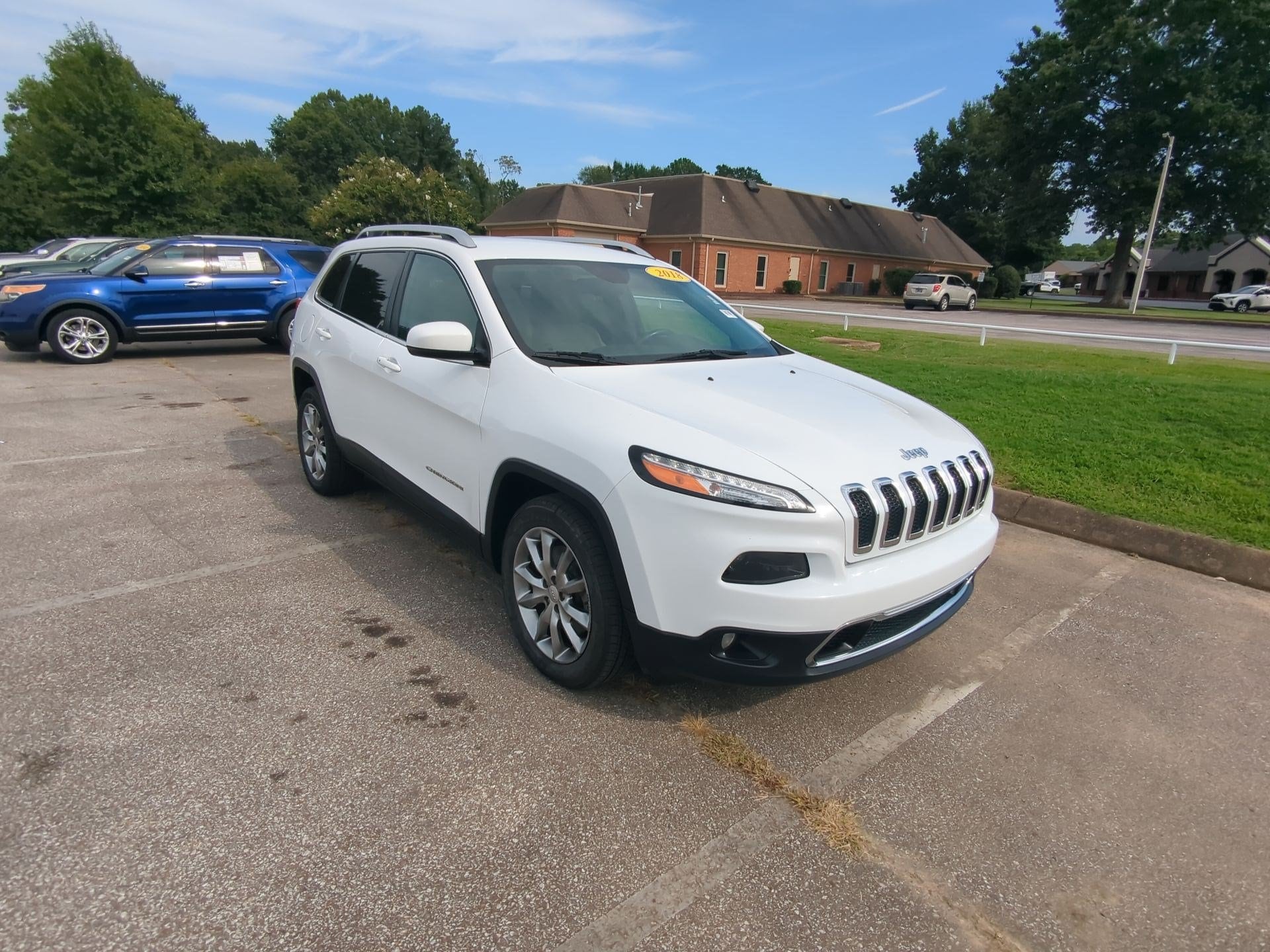 Used 2018 Jeep Cherokee Limited with VIN 1C4PJLDB4JD519460 for sale in Jackson, TN