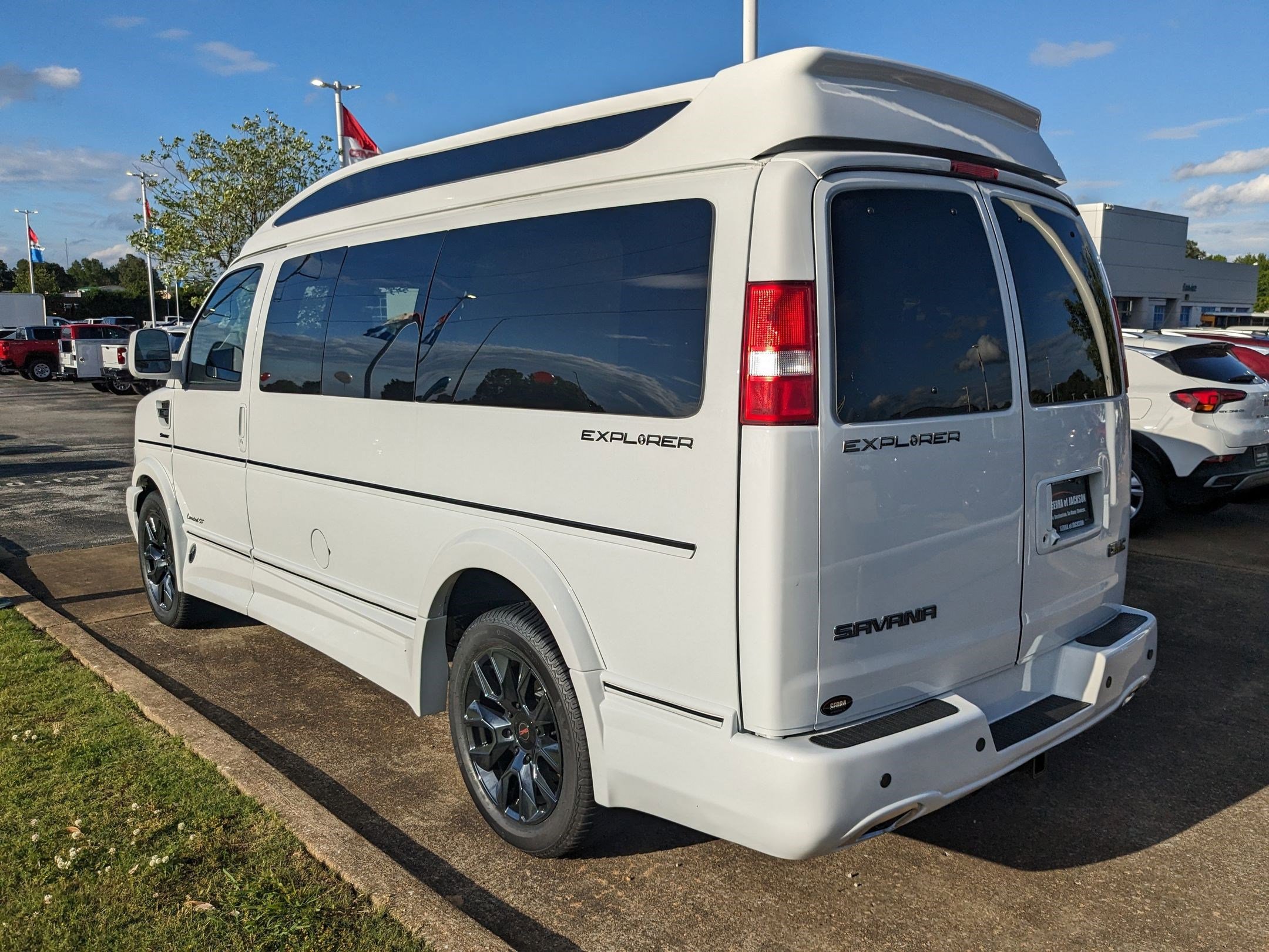 2025 Gmc Savana 2500 Cargo photo 4