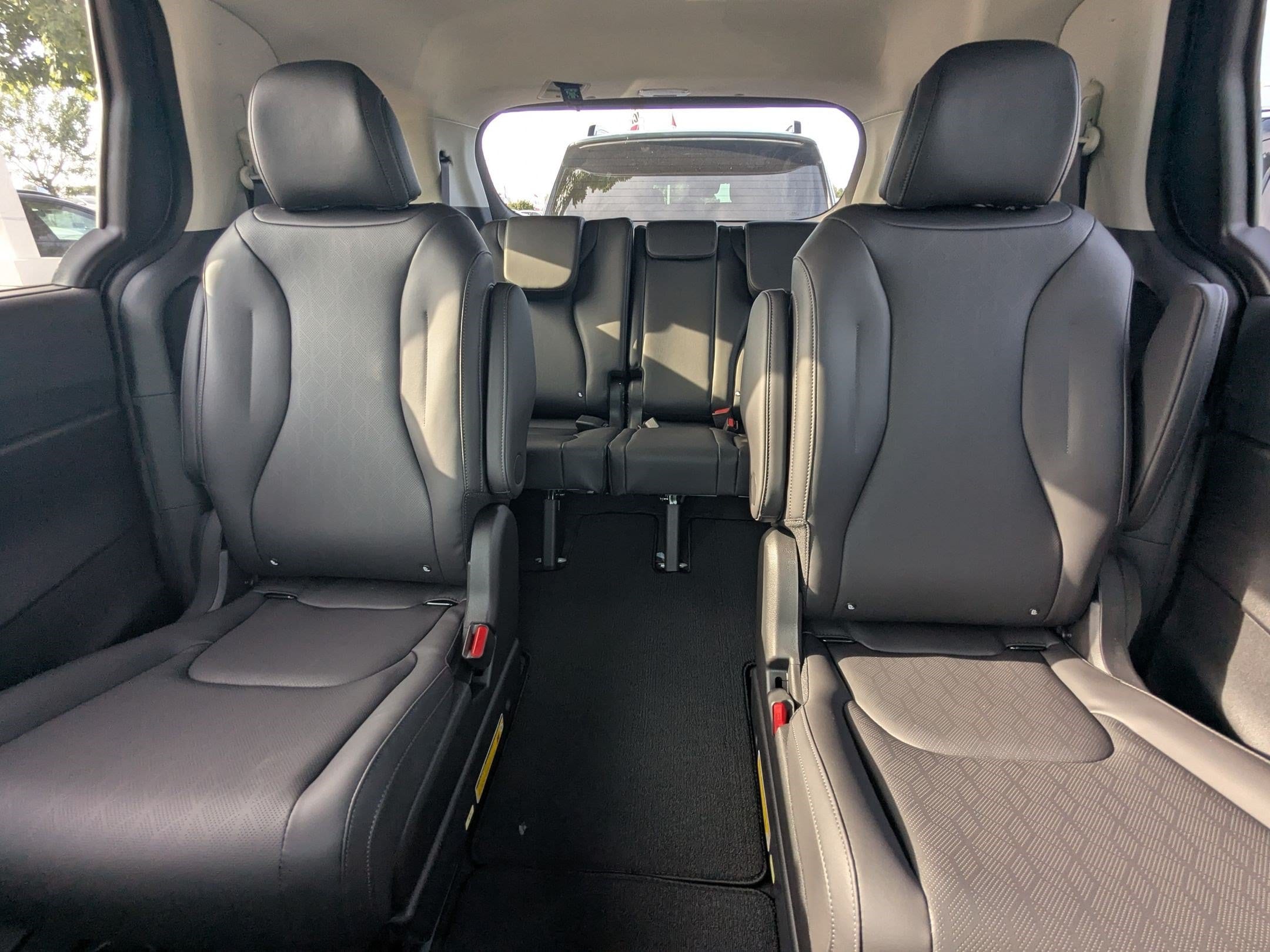 2027 Kia Carnival EX - Photo 18