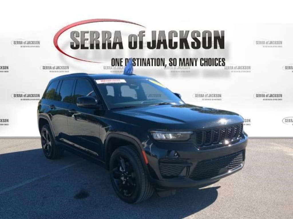 Used 2023 Jeep Grand Cherokee Laredo SUV