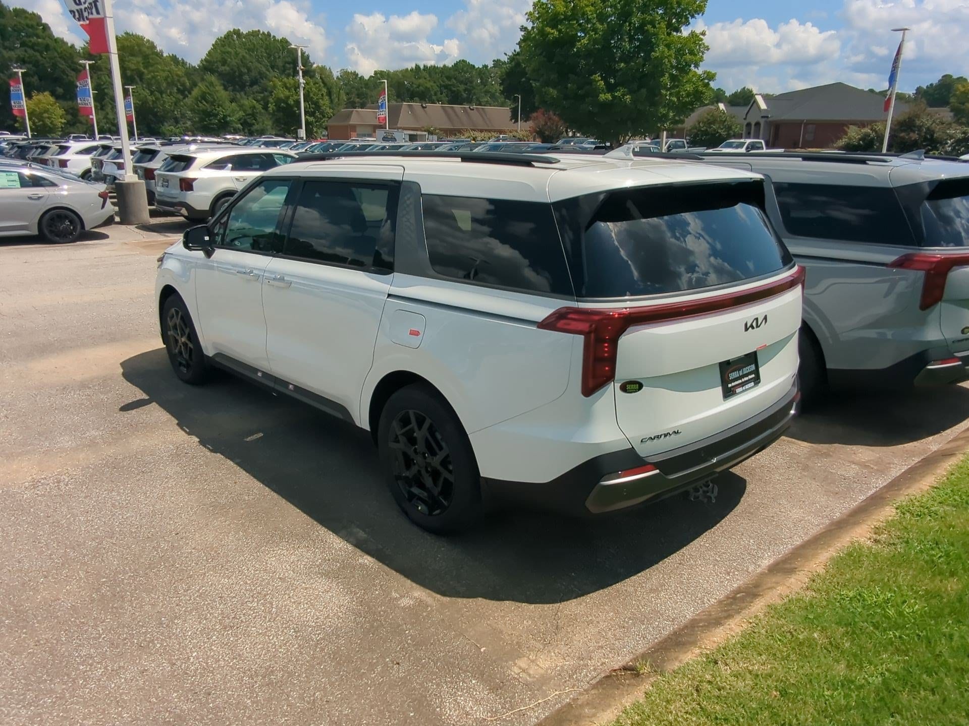 2027 Kia Carnival SX - Photo 6