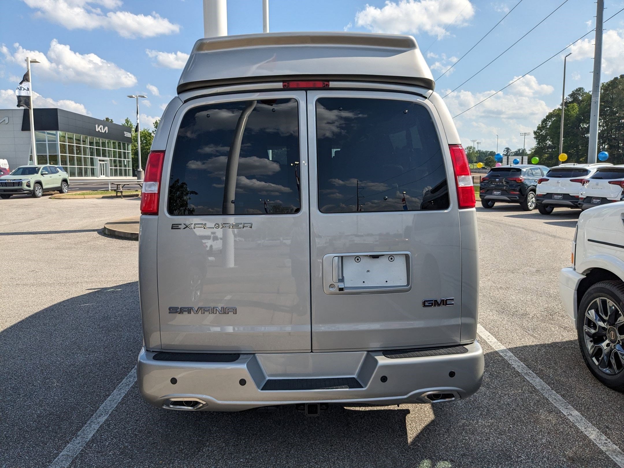 2025 Gmc Savana 2500 photo 4