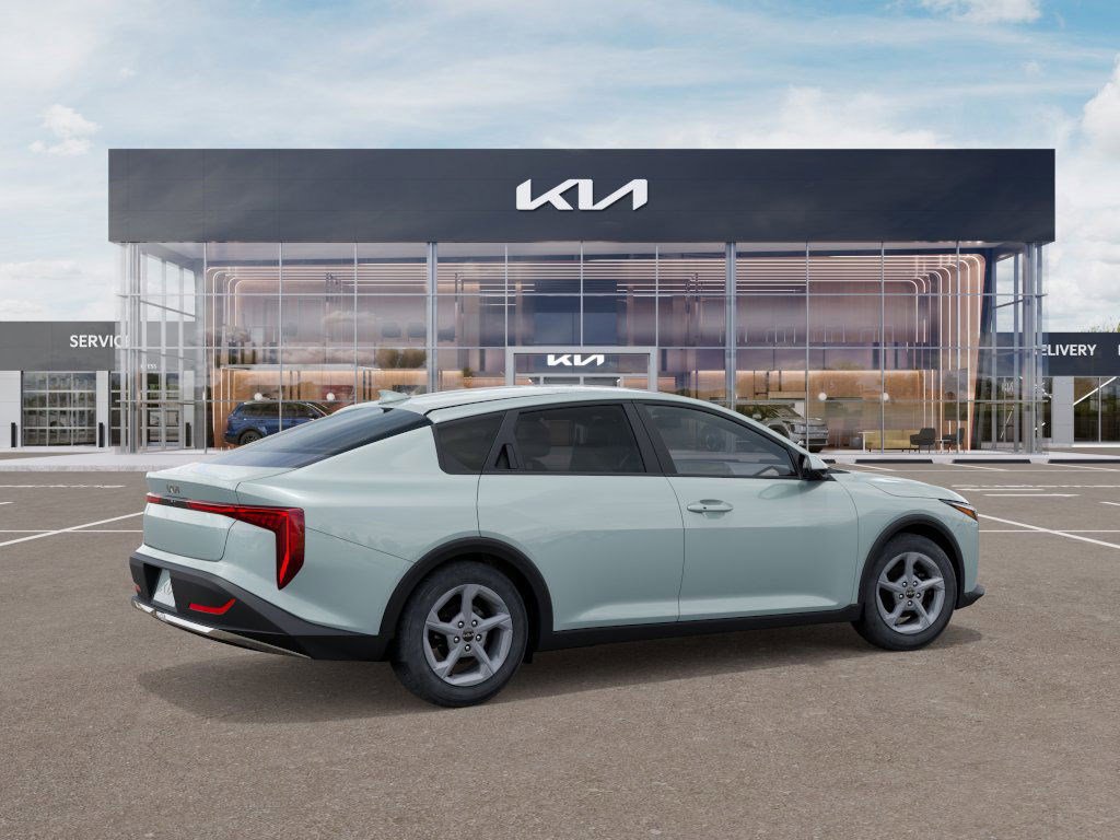 2025 Kia K4 LXS photo 3