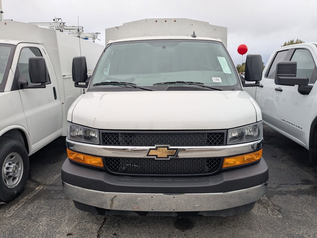 New 2025 Chevrolet Express Cutaway Express 3500 Truck