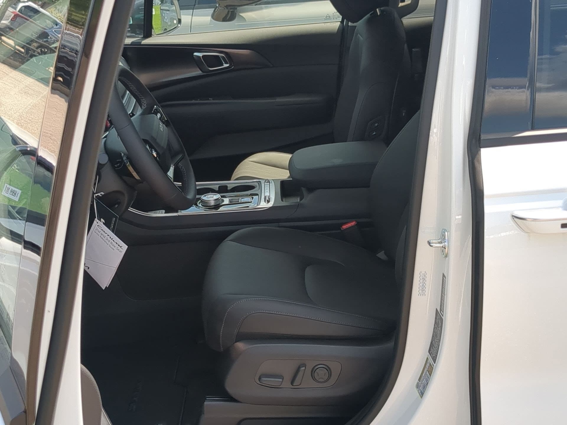 2027 Kia Carnival SX - Photo 11
