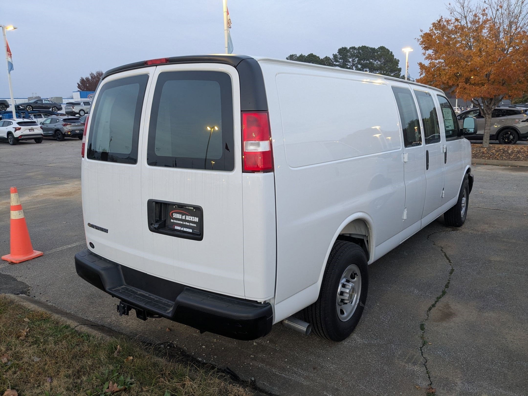 2025 Chevrolet Express Cargo Work Van - Photo 6
