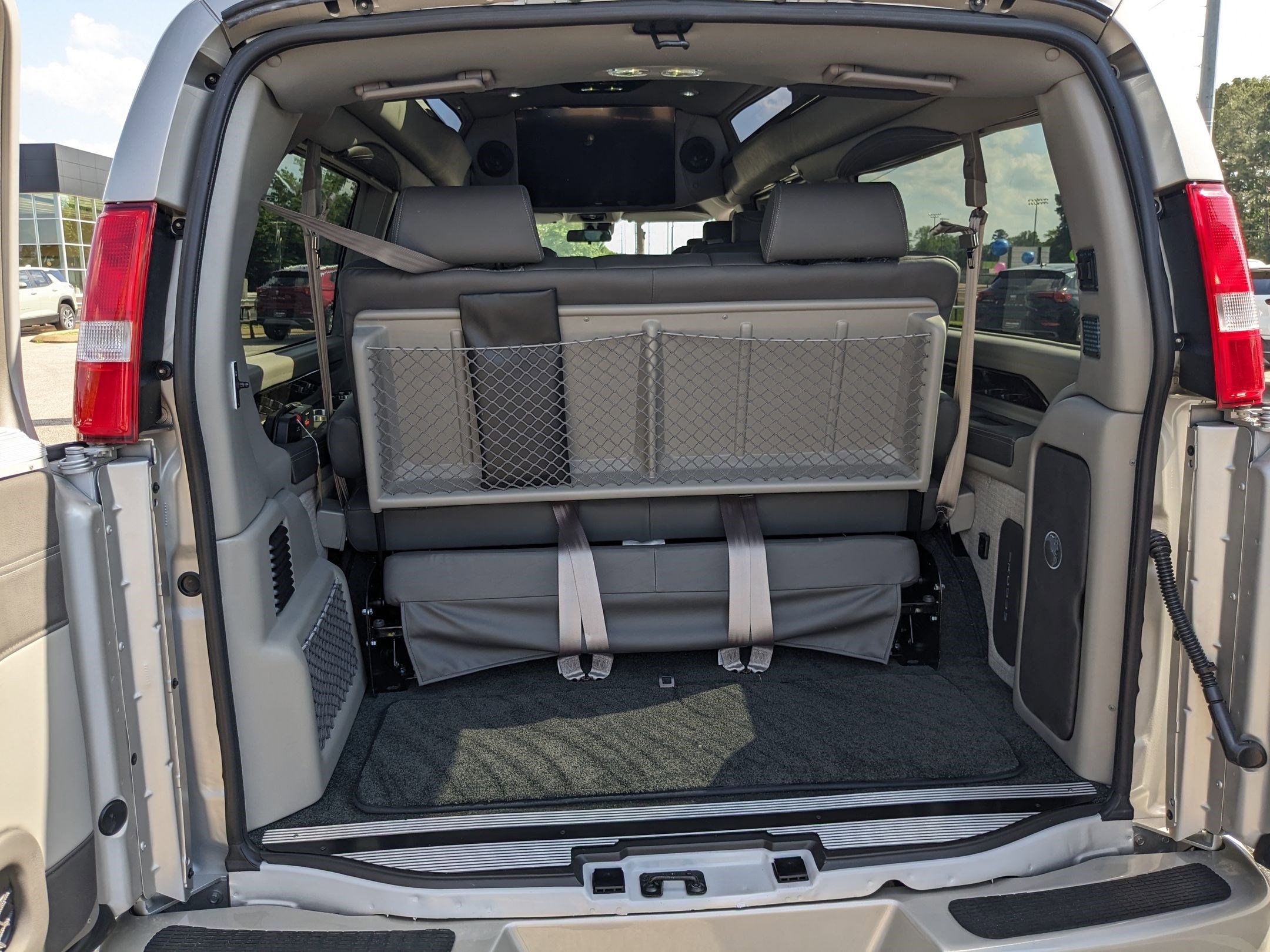 2025 Gmc Savana 2500 photo 3