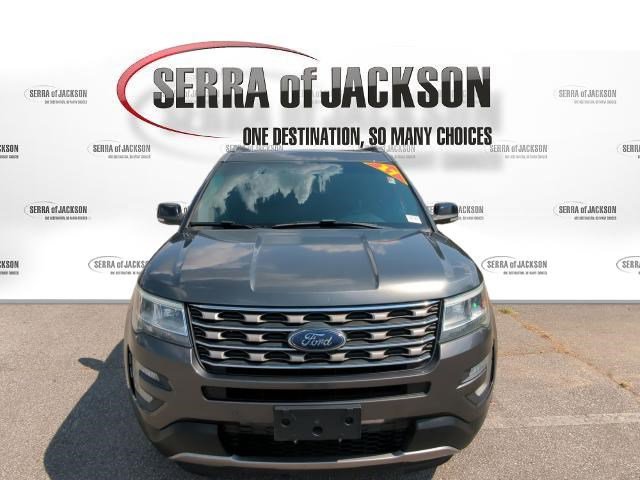 2017 Ford Explorer XLT photo 3