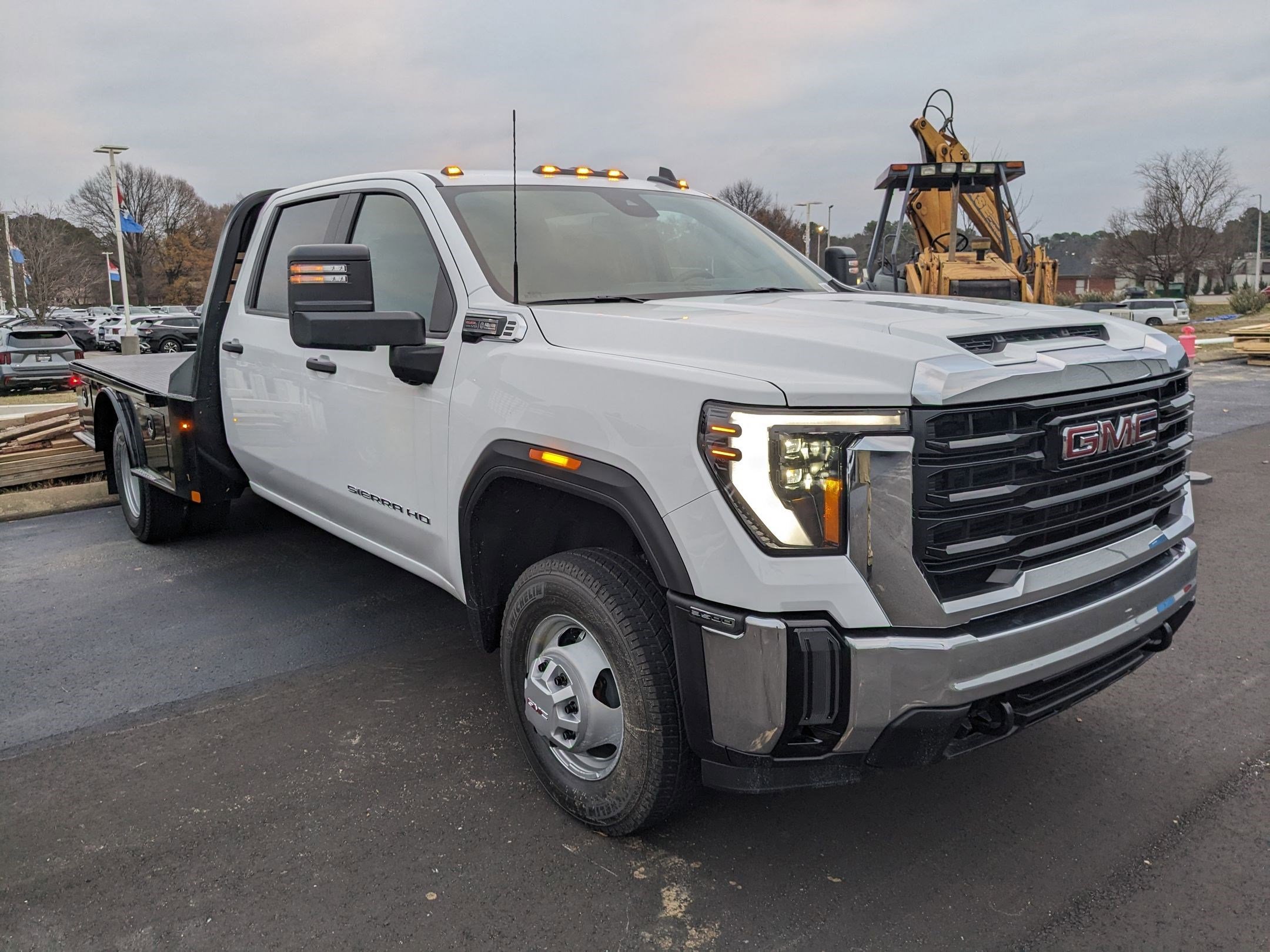 2025 Gmc Sierra Pro photo 2