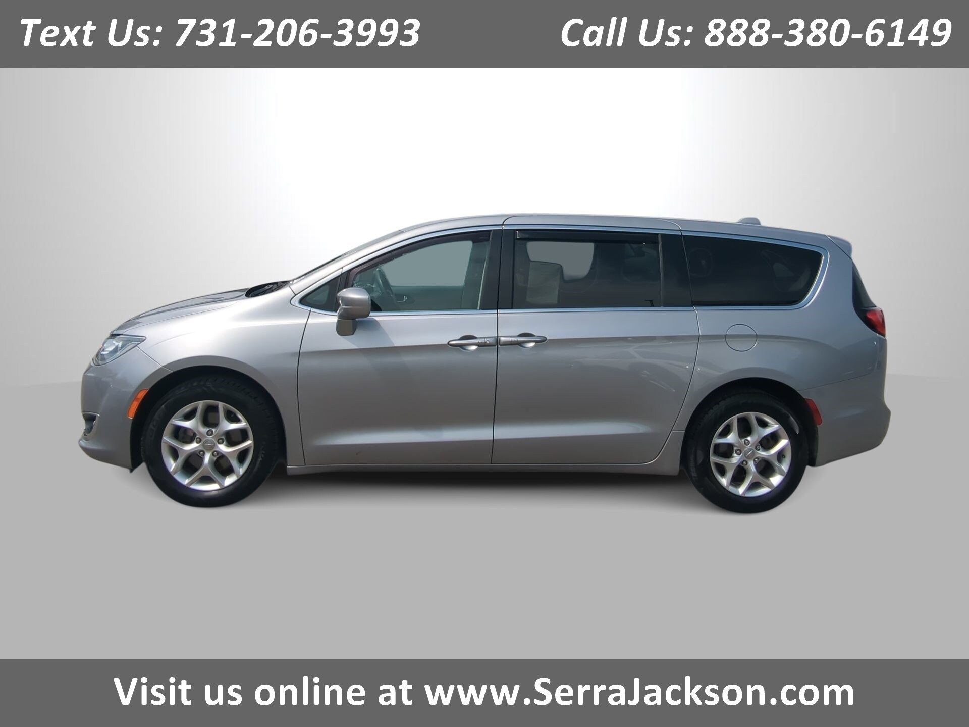 2020 Chrysler Pacifica Touring's photo