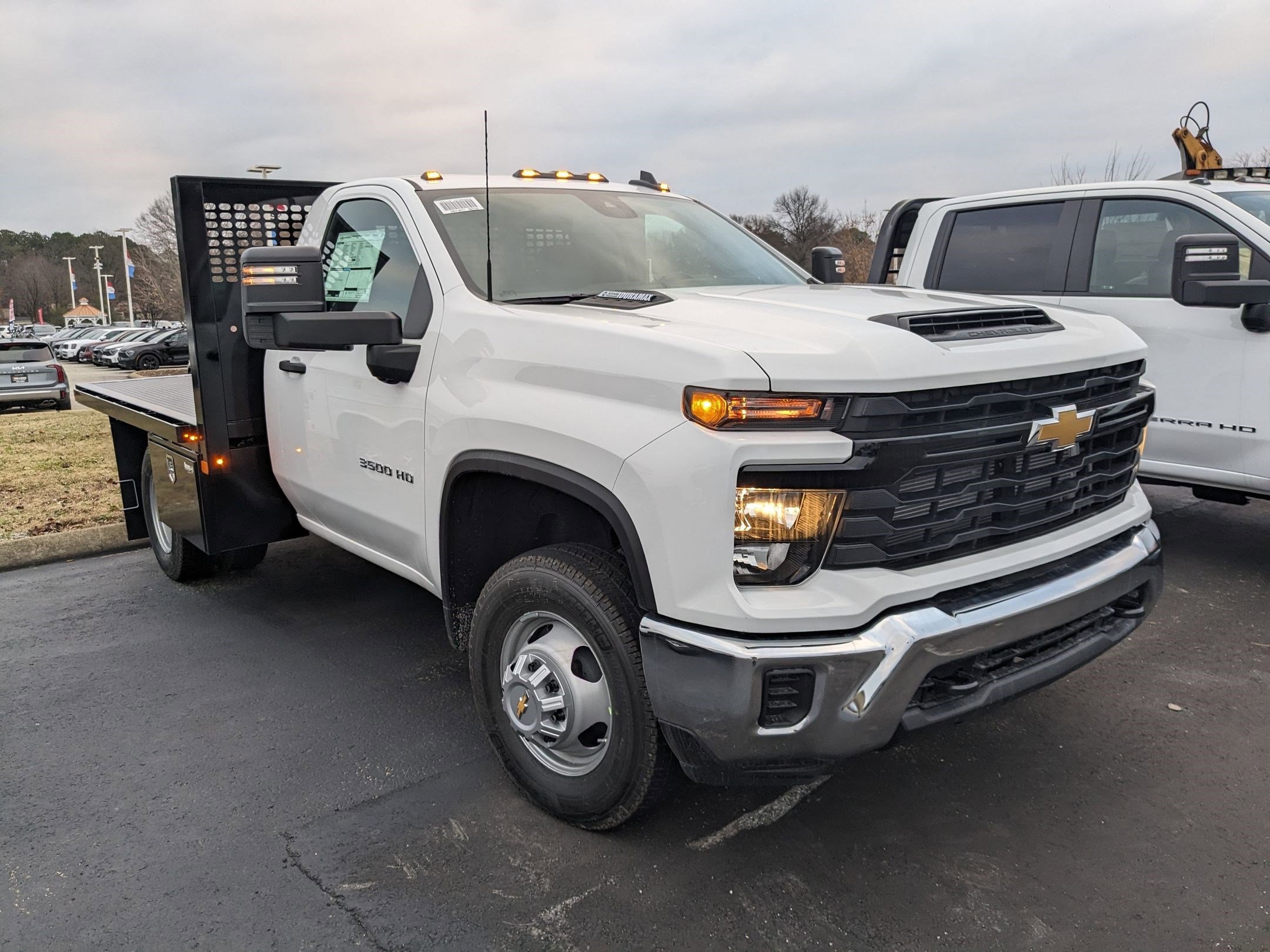 2025 Chevrolet Silverado 3500HD Work Truck photo 2