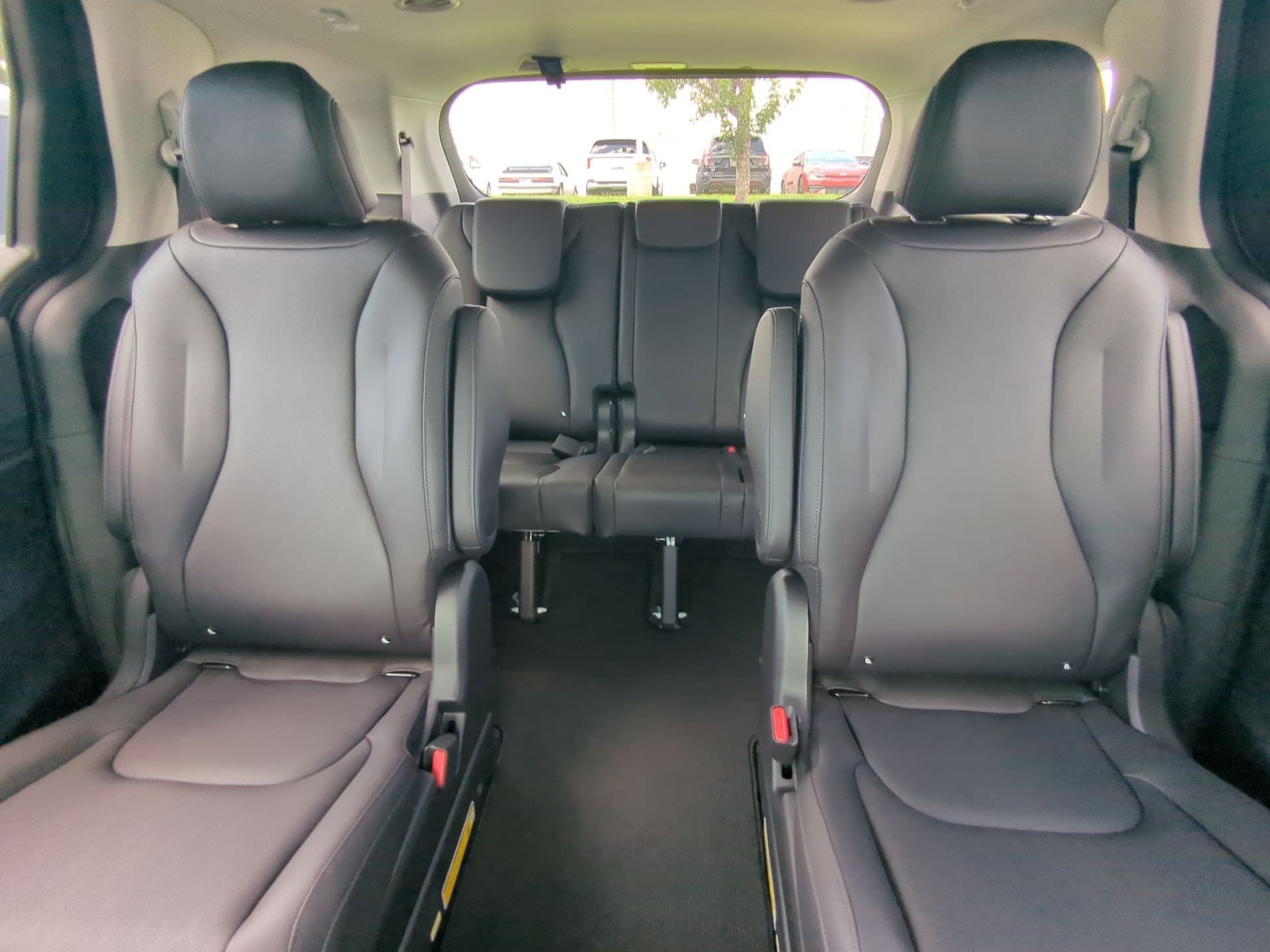 2027 Kia Carnival SX - Photo 21