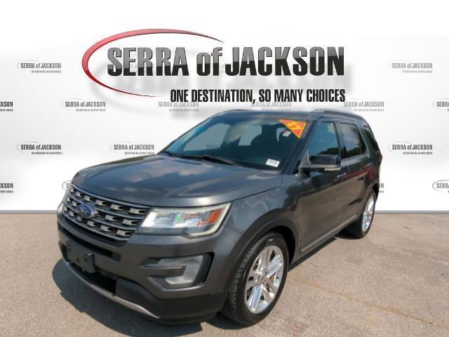 2017 Ford Explorer XLT photo 4