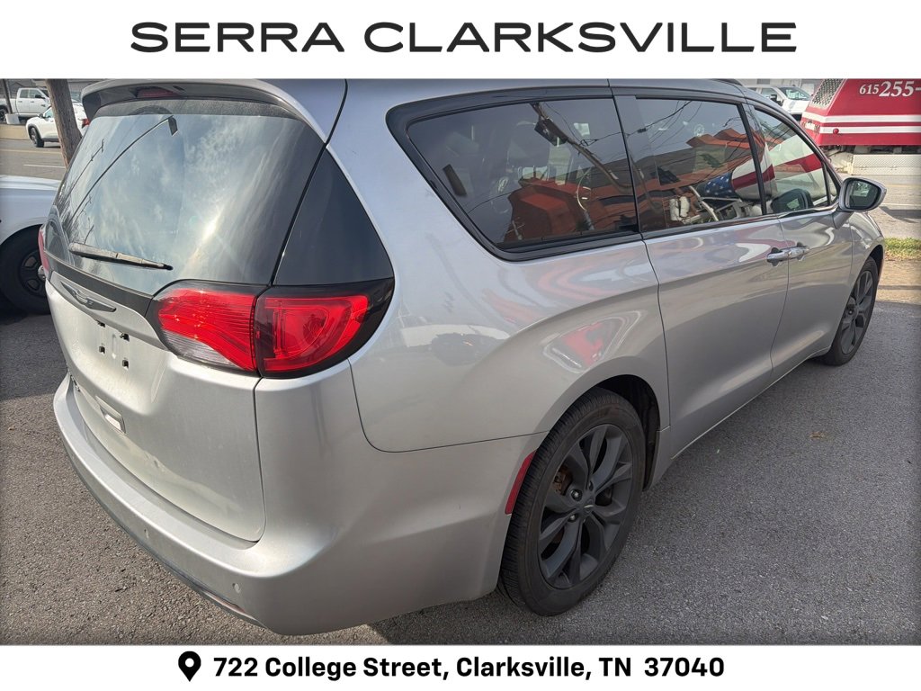 2018 Chrysler Pacifica Touring Plus photo 2