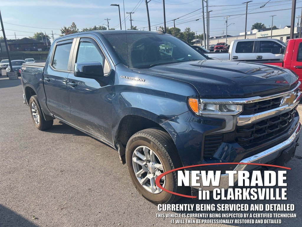 2022 Chevrolet Silverado photo 2
