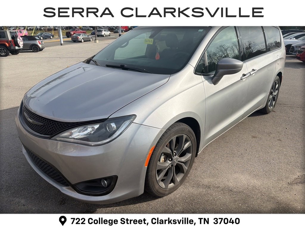 2018 Chrysler Pacifica Touring Plus's photo