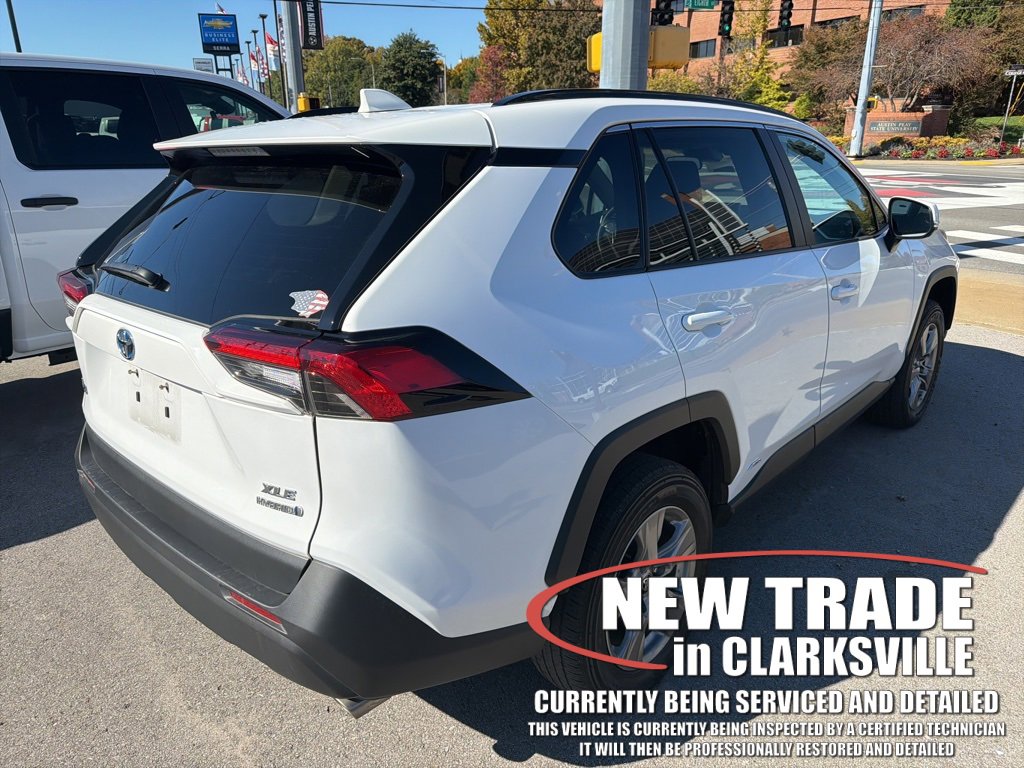 2024 Toyota RAV4 Hybrid XLE photo 3
