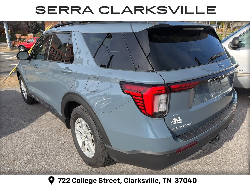 2025 Ford Explorer photo 2