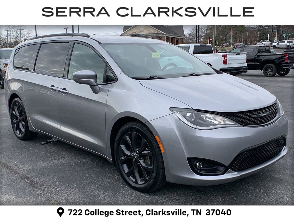 2018 Chrysler Pacifica Touring Plus's photo