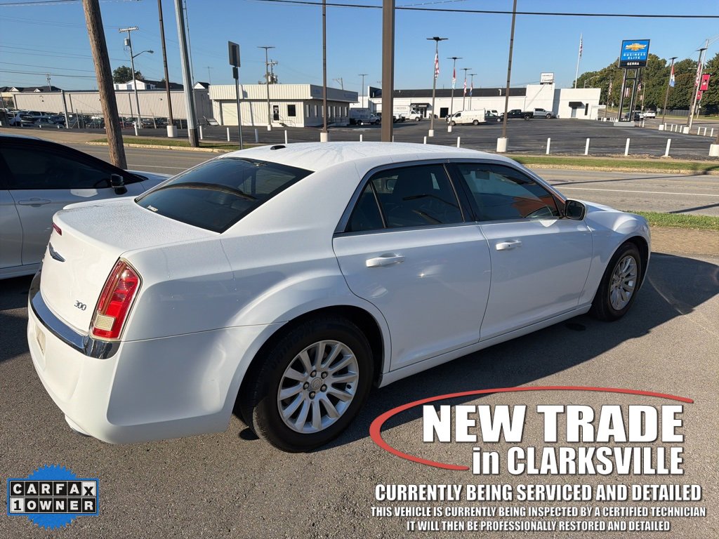 2013 Chrysler 300 Base photo 4
