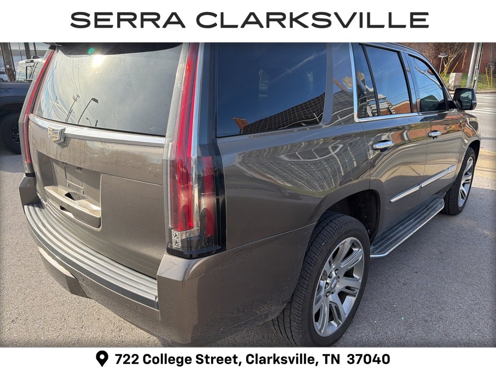 2016 Cadillac Escalade Luxury photo 2